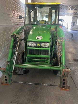 2007 John Deere 3320 Equipment Image0