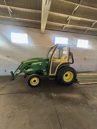 Image of John Deere 3320 equipment image 2