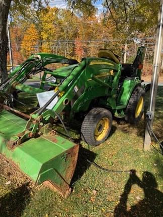 Image of John Deere 3320 equipment image 1