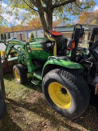 Image of John Deere 3320 equipment image 2
