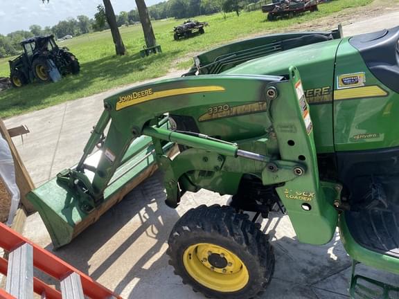 Image of John Deere 3320 equipment image 1