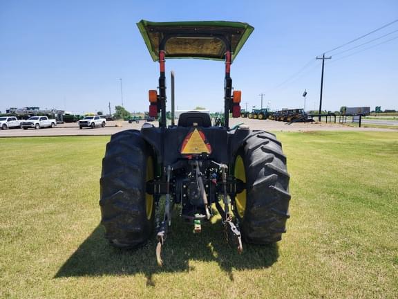 Image of John Deere 5205 equipment image 3