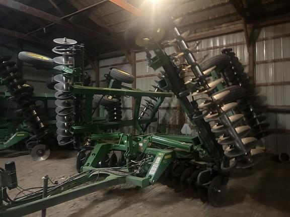 Image of John Deere 637 equipment image 2