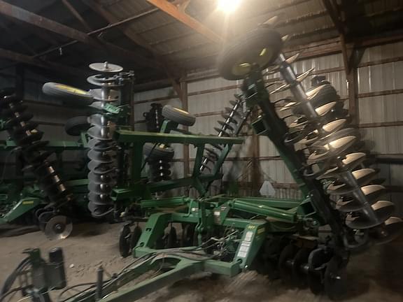 Image of John Deere 637 equipment image 1