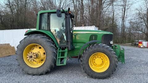 2007 John Deere 7220 Equipment Image0
