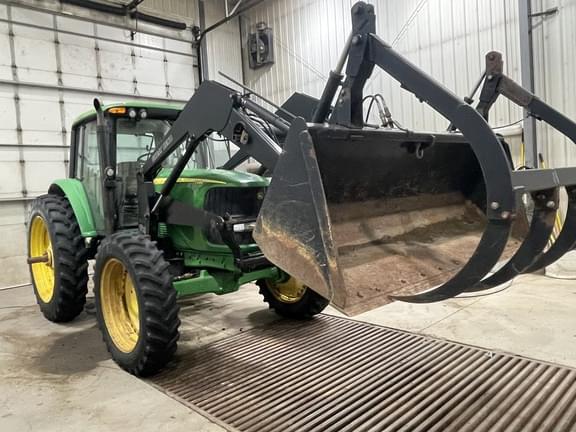 Image of John Deere 7320 equipment image 2