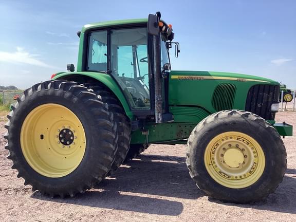 Image of John Deere 7520 Primary image