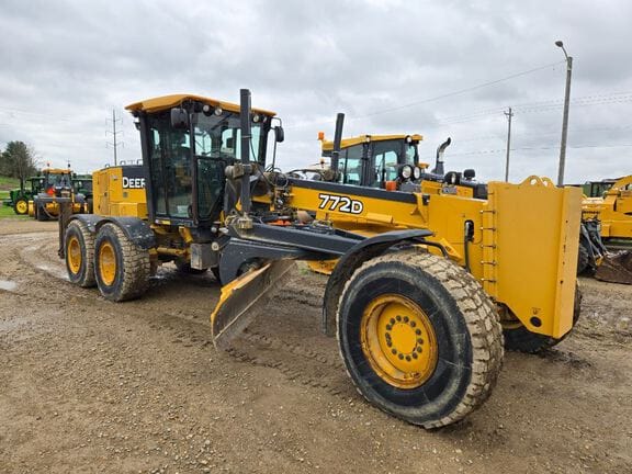 2007 John Deere 772D Equipment Image0