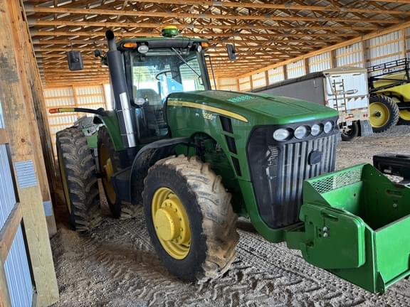 Image of John Deere 8230 equipment image 4