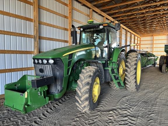 Image of John Deere 8230 equipment image 1