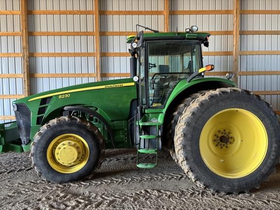 Image of John Deere 8230 Primary image