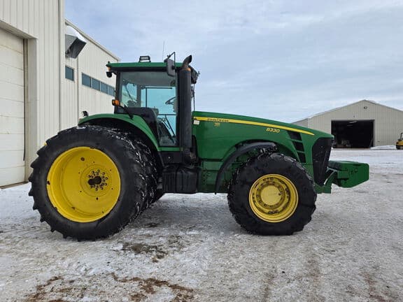 Image of John Deere 8330 equipment image 3