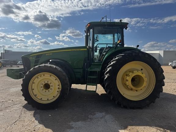 Image of John Deere 8530 equipment image 1