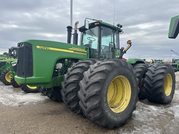 Image of John Deere 9520 equipment image 1
