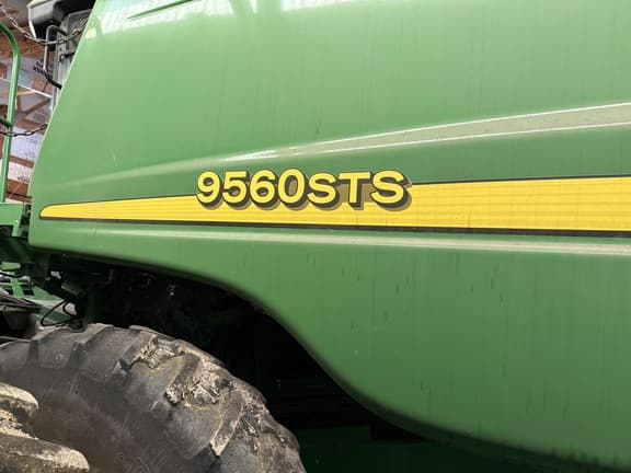 Image of John Deere 9560 STS equipment image 2