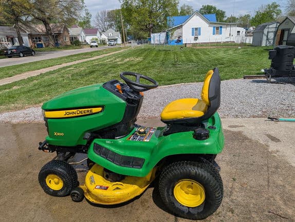 Image of John Deere X300 equipment image 1