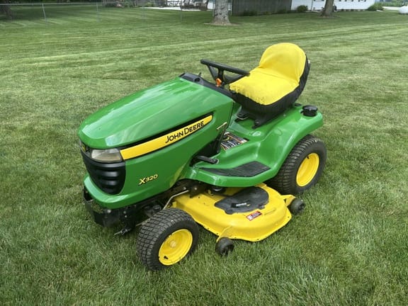 2007 John Deere X320 Equipment Image0