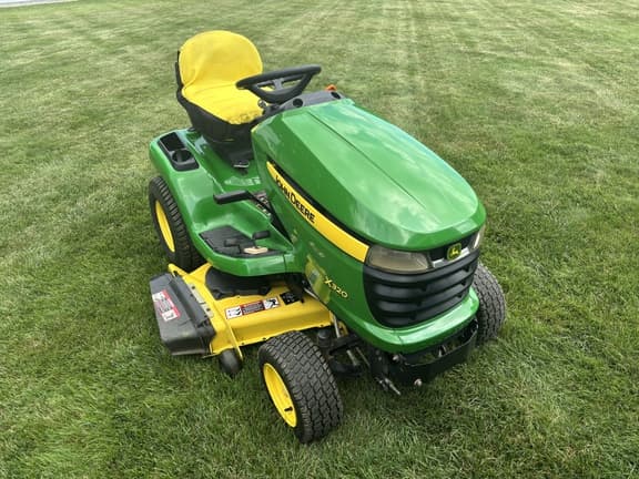 Image of John Deere X320 equipment image 3