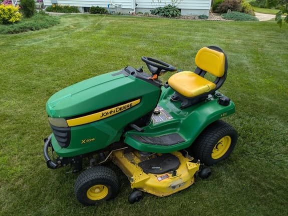Image of John Deere X324 equipment image 1