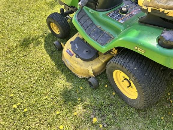 Image of John Deere X324 equipment image 2
