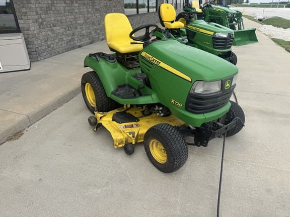 Image of John Deere X720 equipment image 2