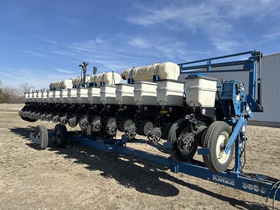 2007 Kinze 3650 Equipment Image0