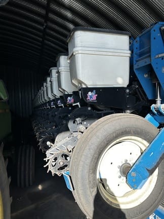 2007 Kinze 3650 Equipment Image0