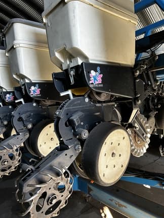 Image of Kinze 3650 equipment image 3