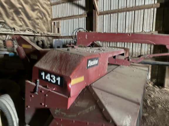 Image of New Holland 1431 equipment image 4