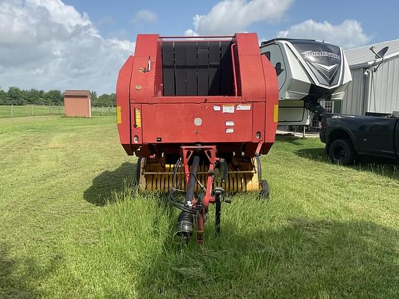 Image of New Holland BR750A equipment image 2