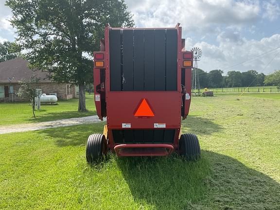 Image of New Holland BR750A equipment image 3