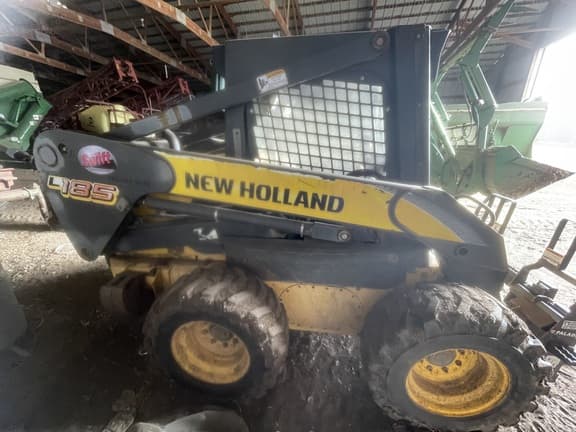 Image of New Holland L185 equipment image 4