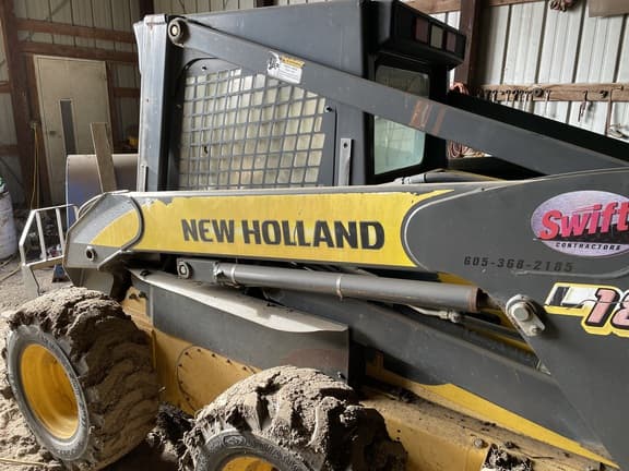 Image of New Holland L185 equipment image 2