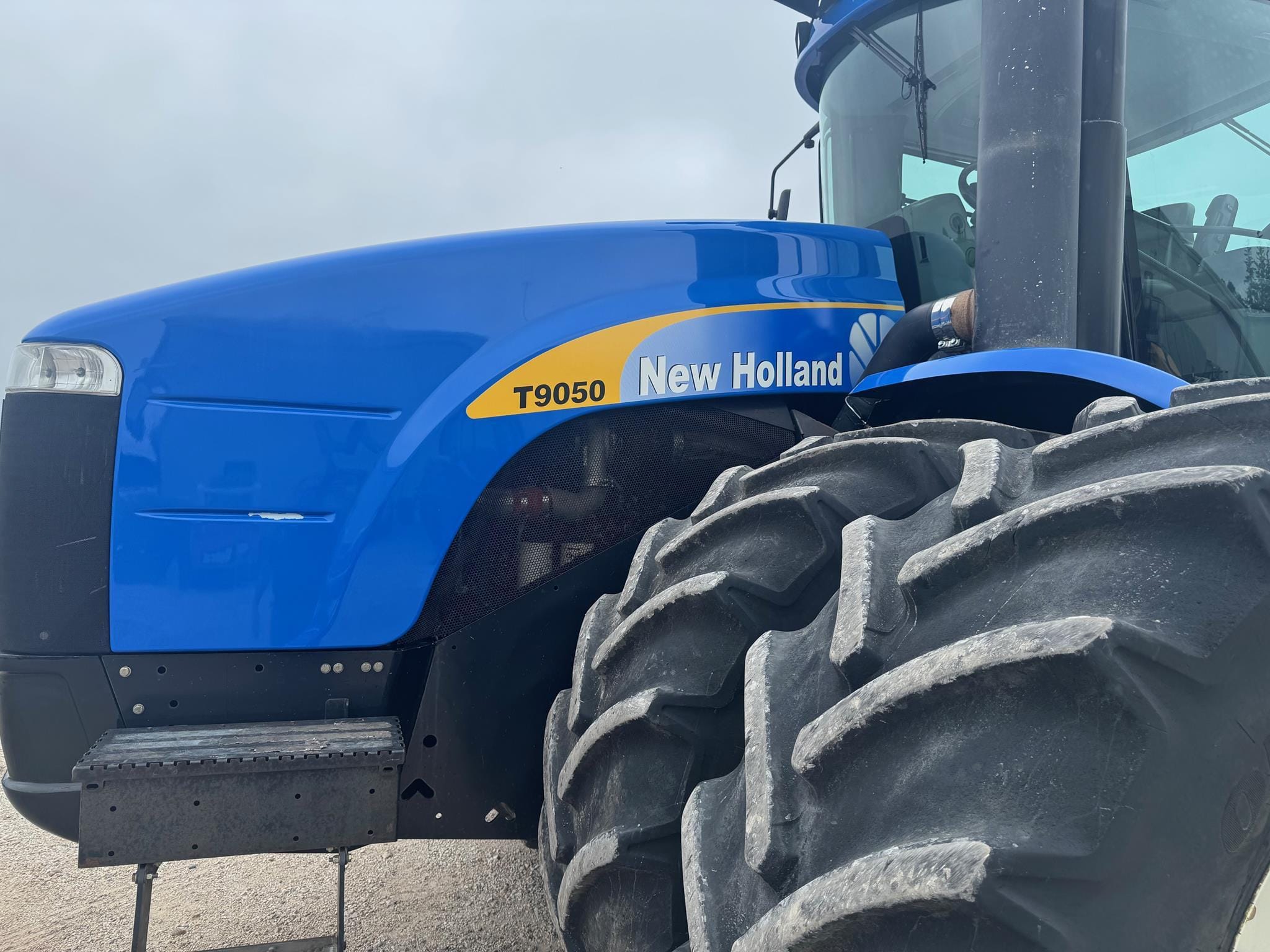 2007 New Holland T9050 Equipment Image0