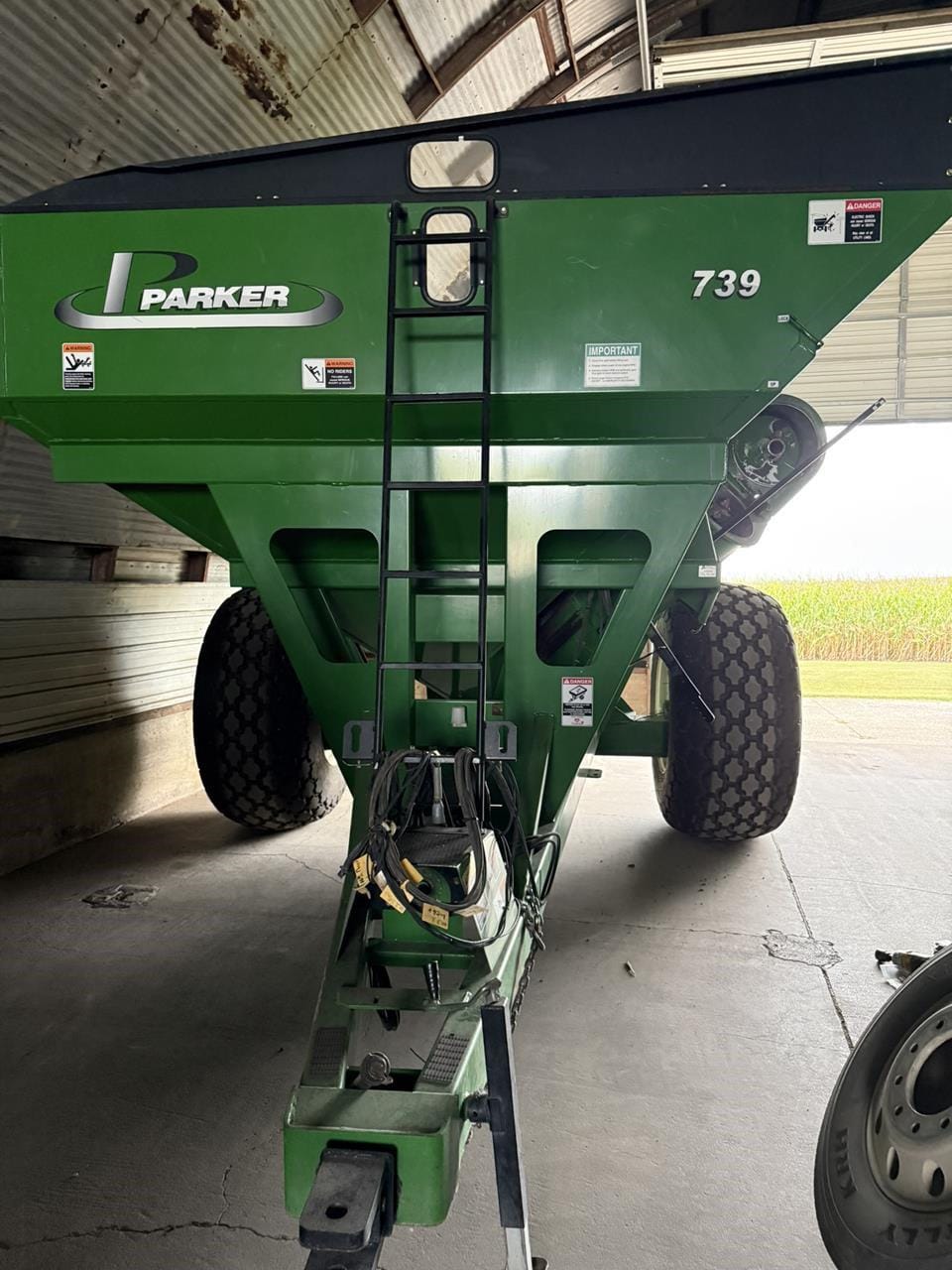 2007 Parker 739 Equipment Image0