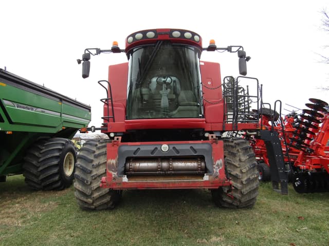 Image of Case IH 8010 equipment image 2