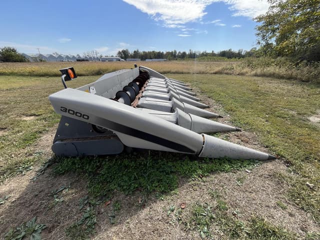 Image of Gleaner 3000 equipment image 2