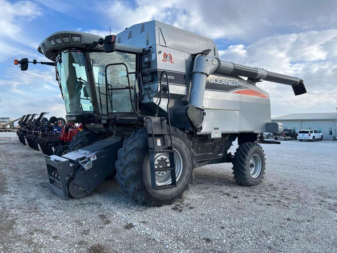 Image of Gleaner R75 Primary image