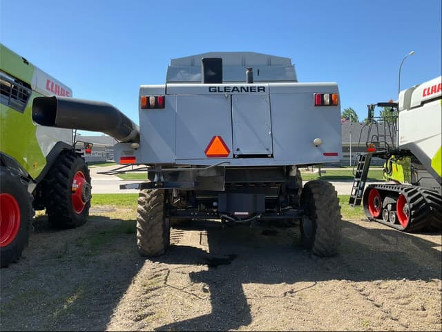 Image of Gleaner R75 equipment image 4