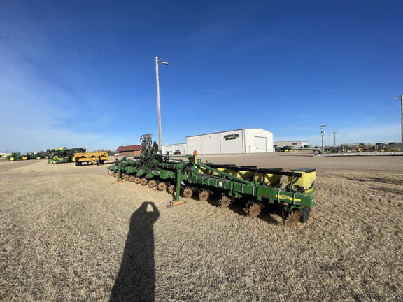 Image of John Deere 1720 equipment image 1