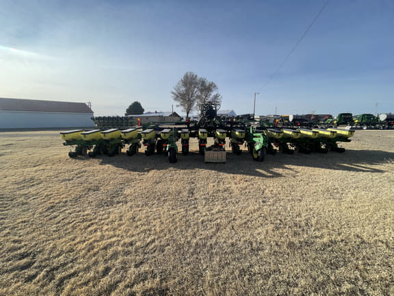 Image of John Deere 1720 equipment image 2