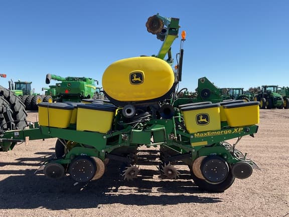 Image of John Deere 1760 equipment image 1