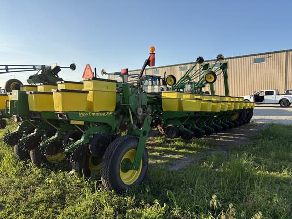Image of John Deere 1770 equipment image 2