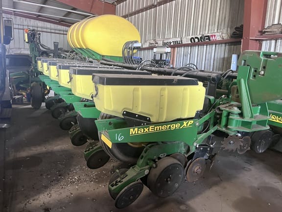 2008 John Deere 1770 Equipment Image0