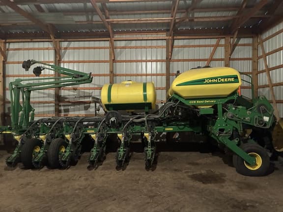 Image of John Deere 1770 equipment image 3