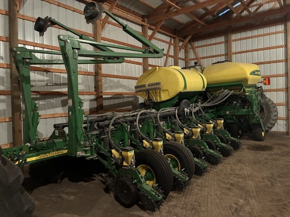 2008 John Deere 1770 Equipment Image0