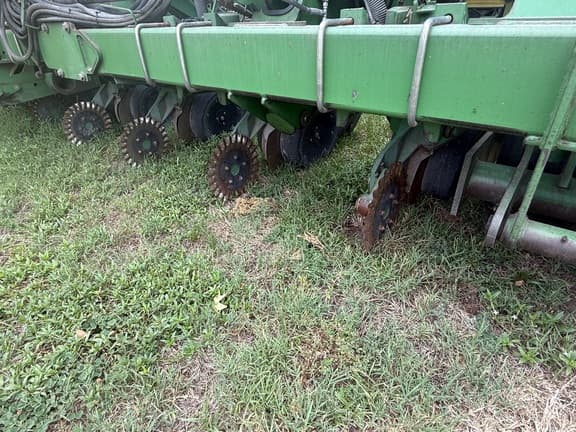 Image of John Deere 1790 equipment image 2