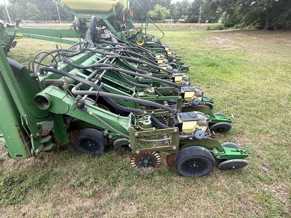 Image of John Deere 1790 equipment image 3
