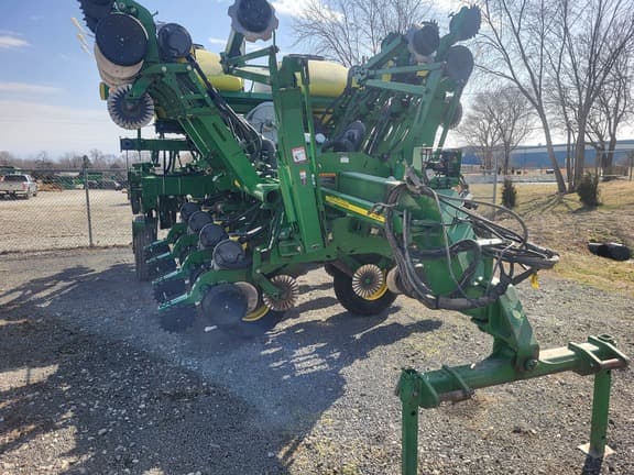 Image of John Deere 1790 equipment image 2