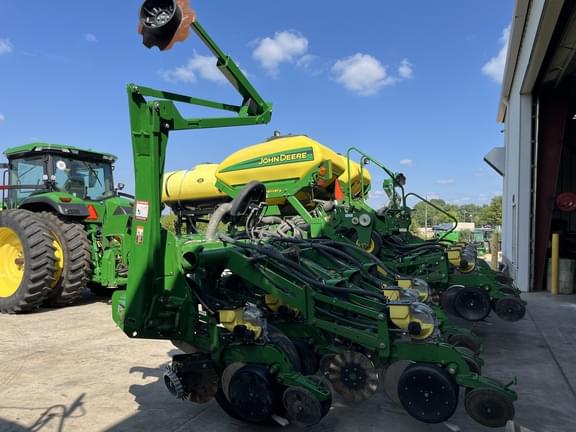 Image of John Deere 1790 equipment image 1